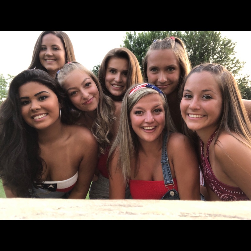 Meet your Posher, Elizabeth